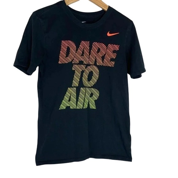 Nike S "Dare‎ to Air" black graphic tee - Picture 1 of 3